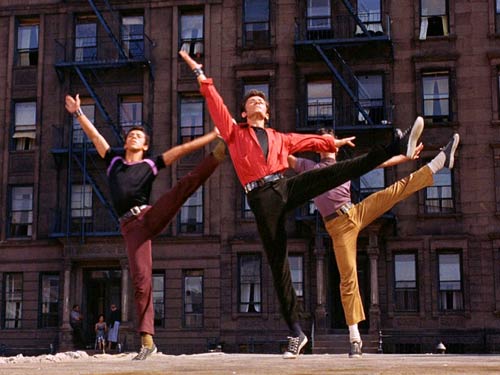 Captura de pantalla de escena de baile de West Side Story, ganadora del oscar a la mejor película de la lista de películas ganadoras del Oscar filmadas en Nueva York