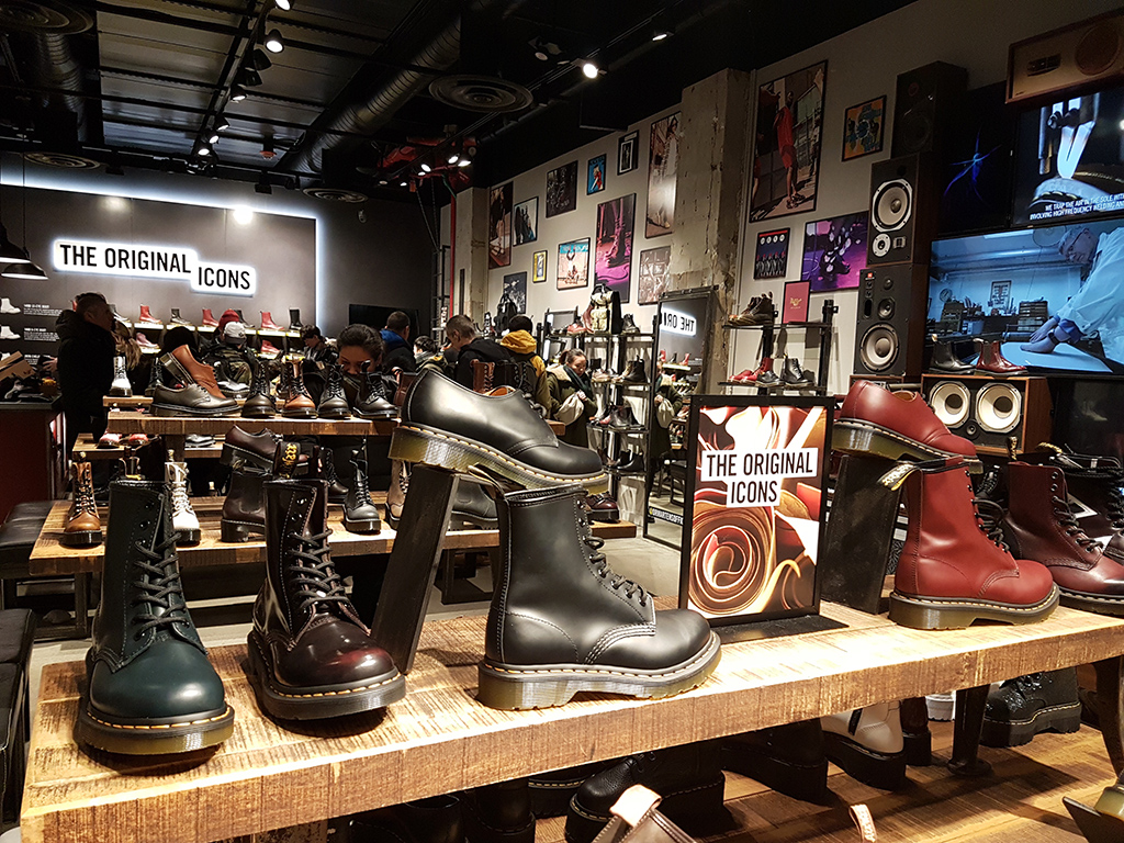Donde comprar en Nueva York zapatos: Tienda Botas Doc Martens en Times Square Manhattan - Foto de AHM