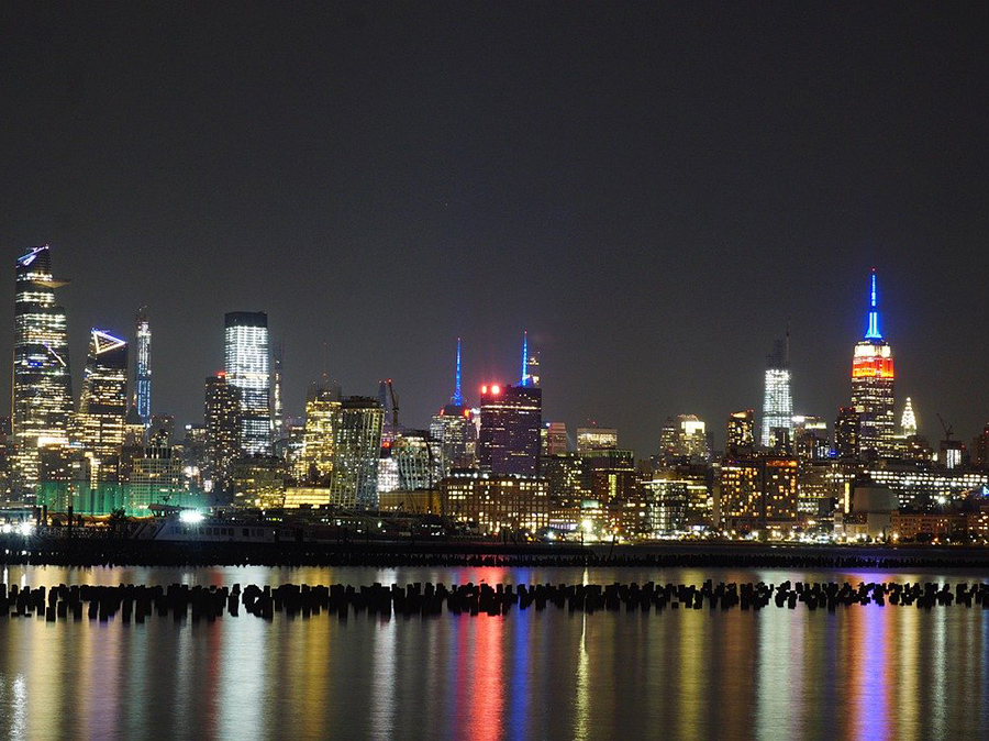 Manhattan visto desde Hoboken, New Jersey - Foto de DesignOil con Licencia Dominino Público, vía Pixabay disponible en https://pixabay.com/es/photos/hudson-patio-hoboken-nyc-4470710/