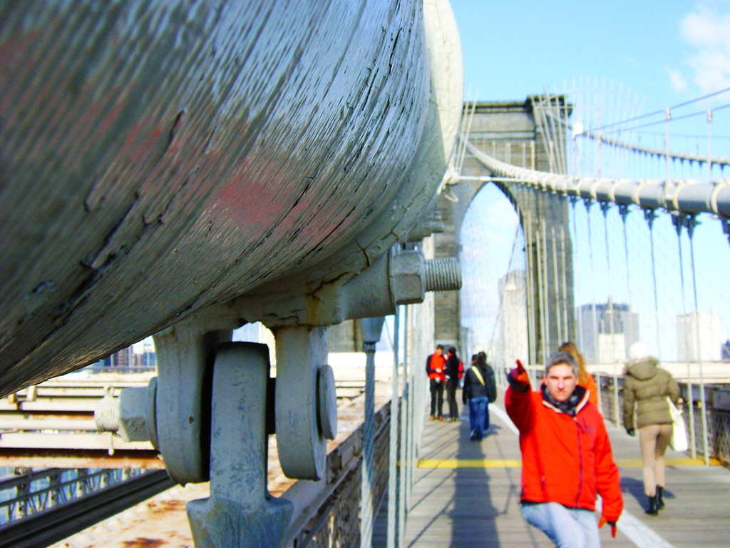 Detalle de la estructura del Puente de Brooklyn señalado por el ingeniero Jorge Hoare Madrid - Foto de Andrea Hoare Madrid