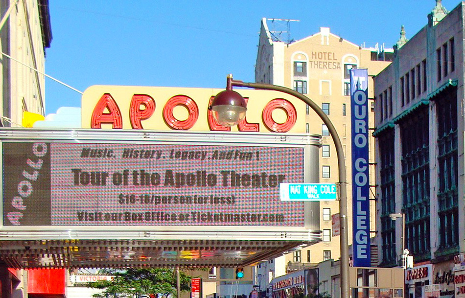 Marquesina del Teatro Apollo en Harlem al norte de Manhattan - Foto de Andrea Hoare Madrid