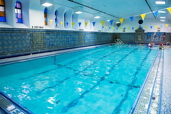 Piscina semi olímpica del West Side YMCA en Manhattan - Foto cortesía de Booking