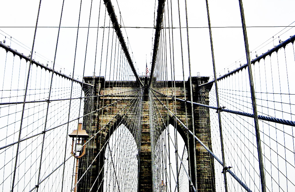 Detalle de una de las torres principales del Puente de Brooklyn - Foto de Andrea Hoare Madrid