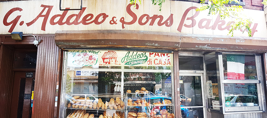 Vitrina de la Panadería Italiana Addeo and Sons Bakery en Belmont, el barrio italiano del Bronx - Foto de Andrea Hoare Madrid
