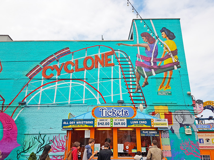 Boletería de Luna Park dentro del parque de diversiones de Coney Island - Foto de AHM