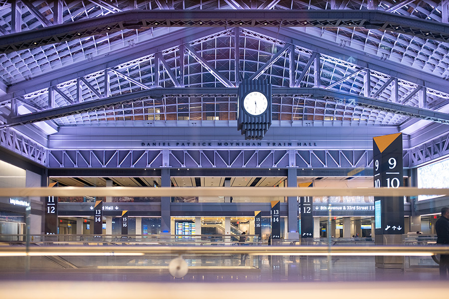 Moynihan Train Hall de Penn Station. Foto de  Stephen McFadden en Unsplash