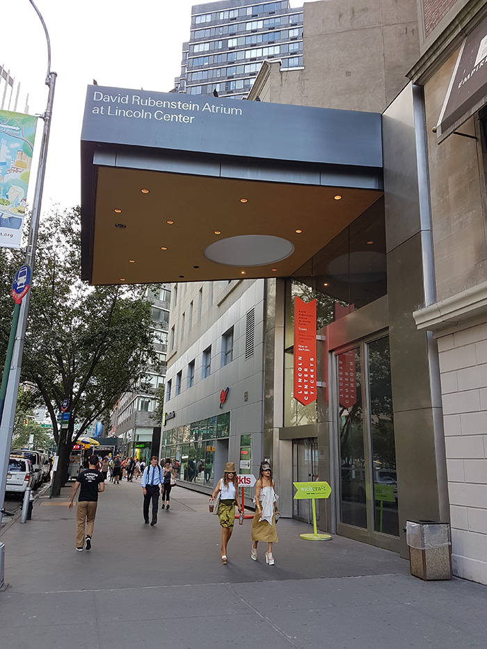 Entrada del David Rubinstein Atrium donde están las boleterías del Lincoln Center - Foto de Andrea Hoare Madrid