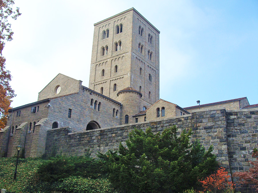 Edificio de la sede de arte medieval del MET de Nueva York en la cima de Fort Tyron Park (Los Claustros o The Cloisters) - Foto de Andrea Hoare Madrid