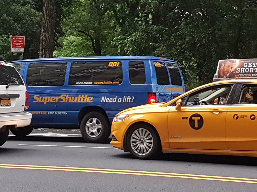 Van compartida Super Shuttle Traslado aeropuertos de Nueva York - foto de AHM