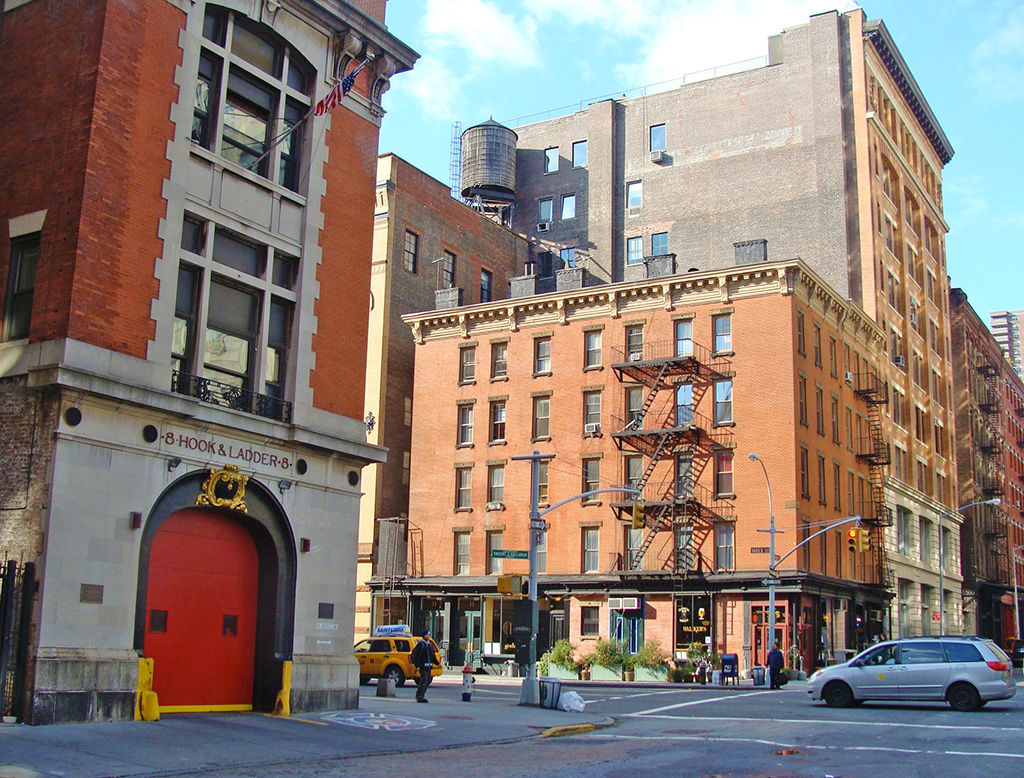 Cuartel de Bomberos 8 Hook & Ladder en Tribeca, parte del recorrido por las Locaciones de Los Cazafantasmas en Nueva York - En la película es el cuartel de los Ghostbusters - Foto de Andrea Hoare Madrid - Películas filmadas en Nueva York