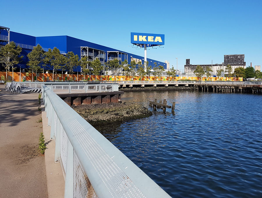 Panorámica de la Sucursal de IKEA en Nueva York ubicada en el barrio Red Hook de Brooklyn - Foto de Andrea Hoare Madrid