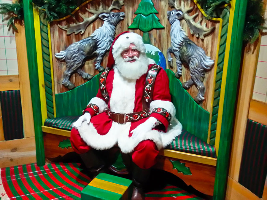 Santa Claus, Papa Noel o el Viejito Pascuero en Santaland en Macys NY - Foto de AHM