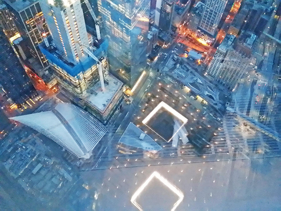 Vista del Memorial del 11 de septiembre, el Oculus y el Museo del 9/11 desde el mirador del One World Trade Center - Foto de AHM