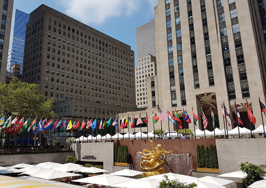Rockefeller Center en el verano - Banderas - Foto de AHM