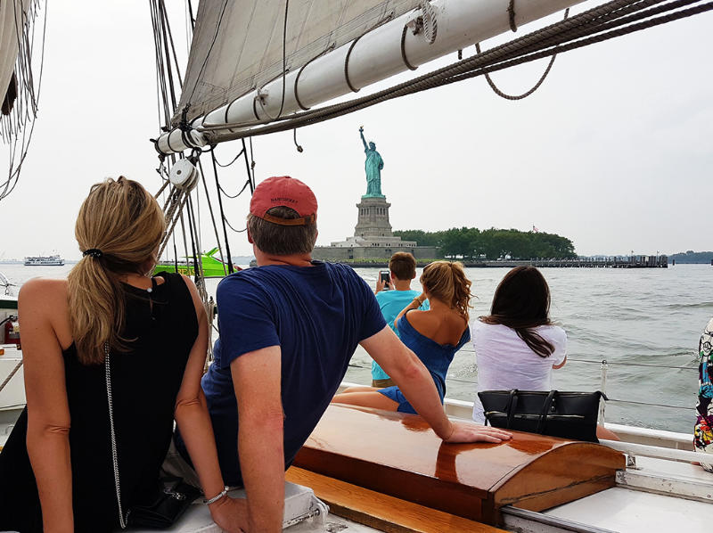 Viaje alrededor de Liberty Island en el velero histórico Schooner Pioneer - Foto de Andrea Hoare Madrid