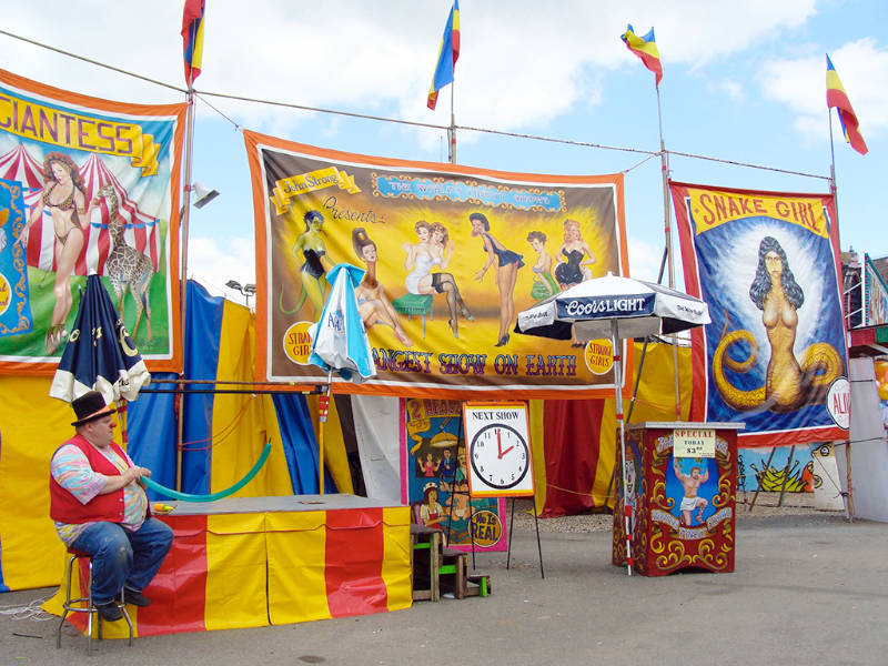 Entrada a un freaks show -show de fenómenos- en Coney Island, Brooklyn - Foto de Andrea Hoare Madrid