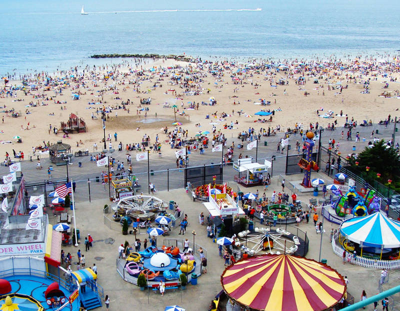 Playa de Coney Island en verano vista desde el Wonder Wheel en Luna Park - Foto de AHM
