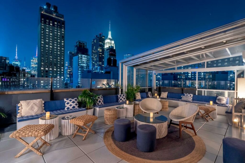 Hoteles en Chelsea, Nueva York: Terraza del Hilton New York en el Fashion District.