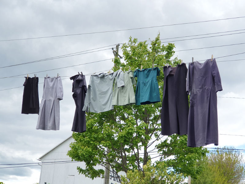 Típica ropa de los amish secándose al sol. Parte de la exposición sobre la cultura amish del Amish Village en Lancaster, Pensilvania -Foto de Andrea Hoare Madrid