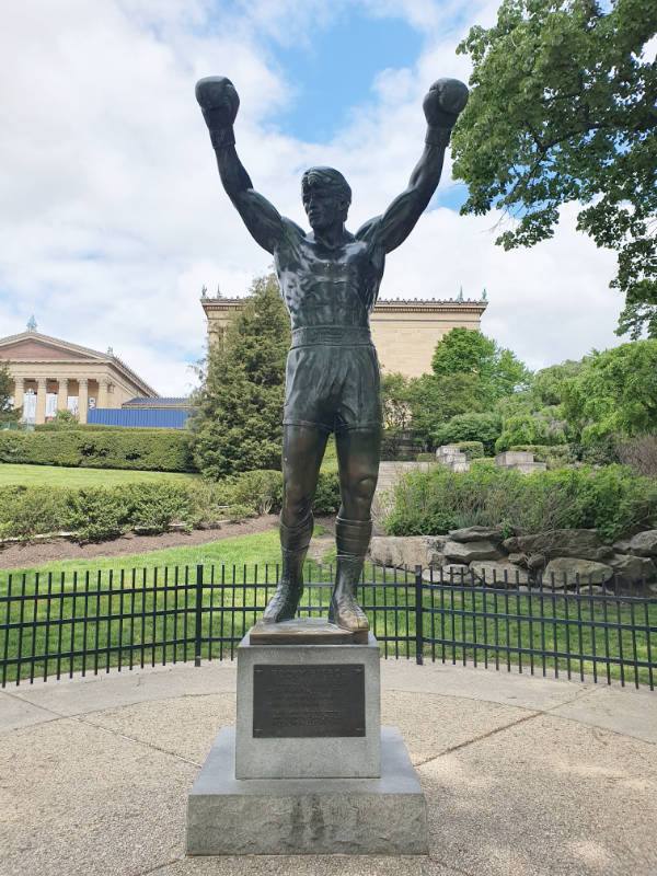 Estatua de Rocky en el Museo de Arte de Filadelfia, a los pies de las famosas Rocky Steps. Foto de Andrea Hoare Madrid