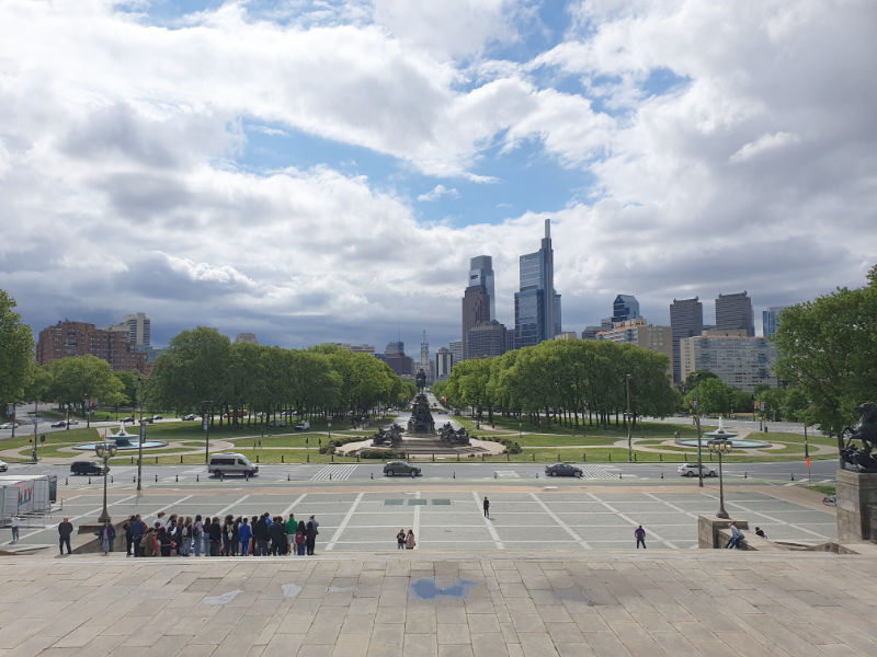 Filadelfia y el Ben Franklin Parkway vistos desde el acceso principal del Museo de Arte de Filadelfia - Foto de Andrea Hoare Madrid