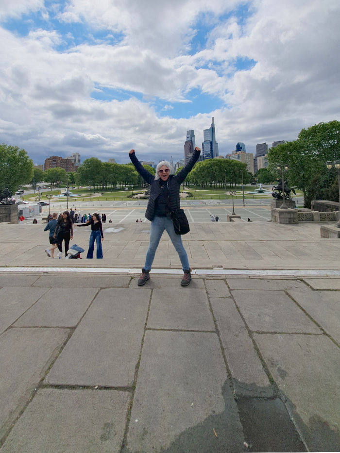 Foto de Andrea Hoare Madrid de Newyorkando después de subir las Rocky Steps -las escaleras de Rocky- del Museo Metropolitano de Filadelfia - Foto de Marina Madrid