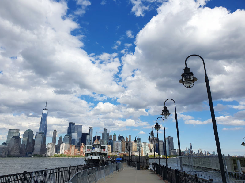 Vista del sur de Manhattan desde el Muelle del Liberty State Park en Jersey City - Foto de Andrea Hoare Madrid