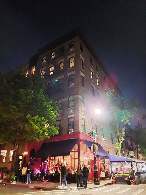 Edificio de Friends en el Greenwich Village. La fachada del famoso edificio donde vivían los 4 amigos de la serie - Foto de Andrea Hoare Madrid