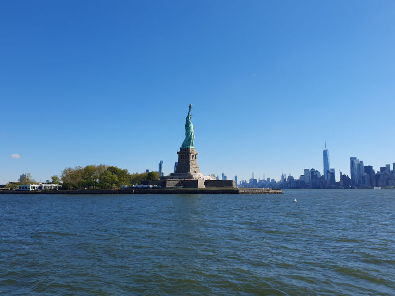 Liberty Island y skyline de Lower Manhattan visto desde el Ferry Statue City Cruises - Foto de Andrea Hoare Madrid