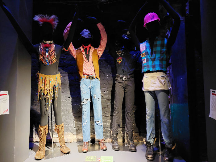 Exhibición del vestuario del grupo musical Village People en el show Rise NY en Times Square - Foto de Andrea Hoare Madrid