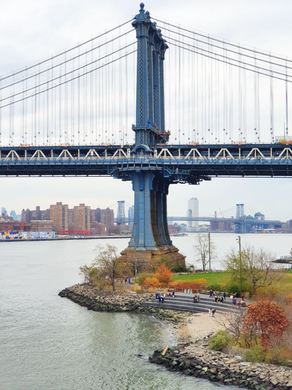 Puente de Manhattan visto desde uno de los miradores del Brooklyn Bridge Park - Foto de Andrea Hoare Madrid
