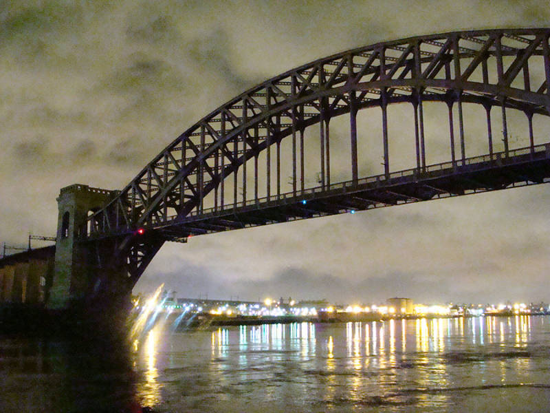 Hell Gate Bridge visto desde el Astoria Park. Foto de Andrea Hoare Madrid