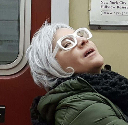 Foto de Andrea Hoare Madrid en un vagón del Metro de NY expuesto en el Museo del Transporte en Brooklyn